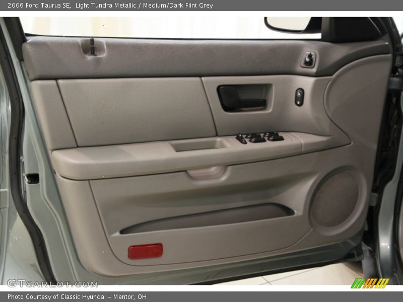 Light Tundra Metallic / Medium/Dark Flint Grey 2006 Ford Taurus SE