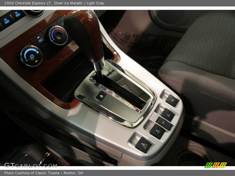 Silver Ice Metallic / Light Gray 2009 Chevrolet Equinox LT