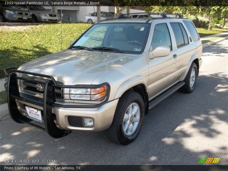 Sahara Beige Metallic / Blond 1999 Nissan Pathfinder LE
