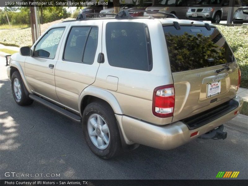 Sahara Beige Metallic / Blond 1999 Nissan Pathfinder LE