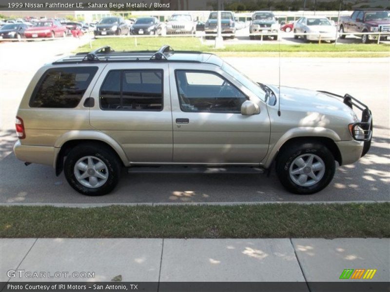 Sahara Beige Metallic / Blond 1999 Nissan Pathfinder LE