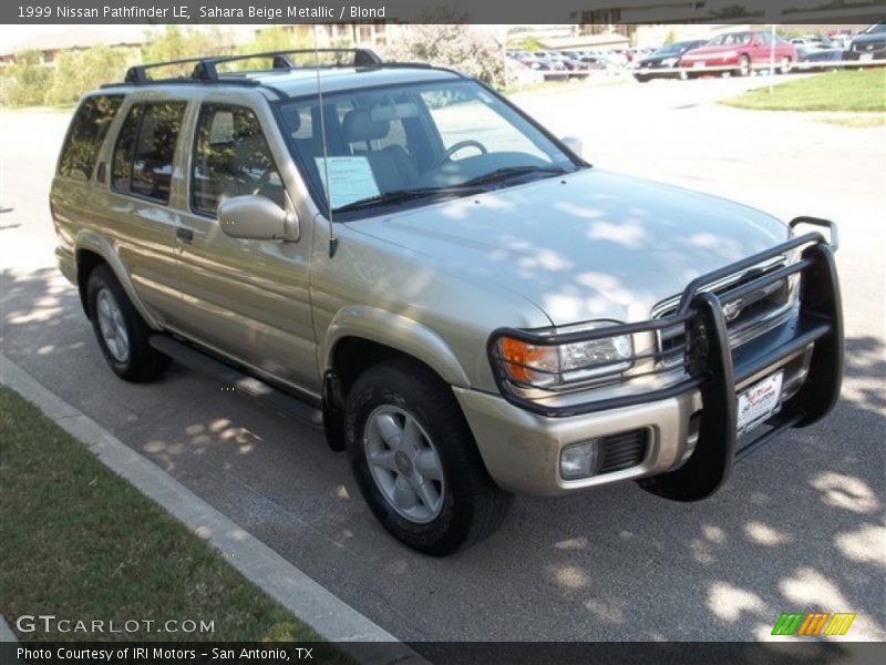 Sahara Beige Metallic / Blond 1999 Nissan Pathfinder LE