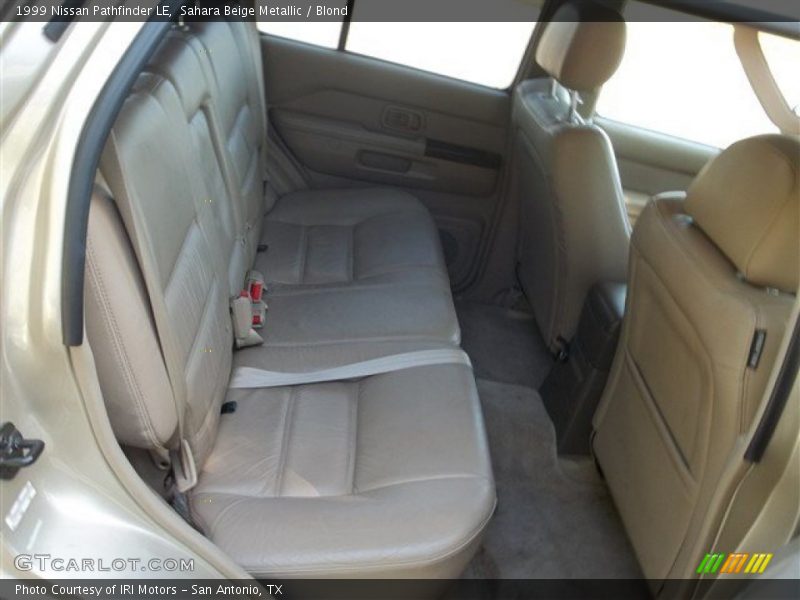 Sahara Beige Metallic / Blond 1999 Nissan Pathfinder LE