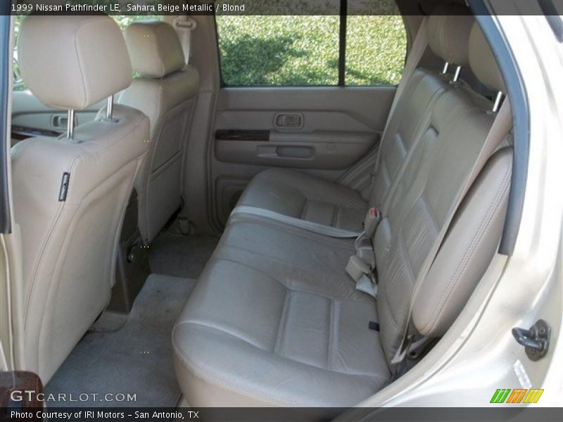 Sahara Beige Metallic / Blond 1999 Nissan Pathfinder LE