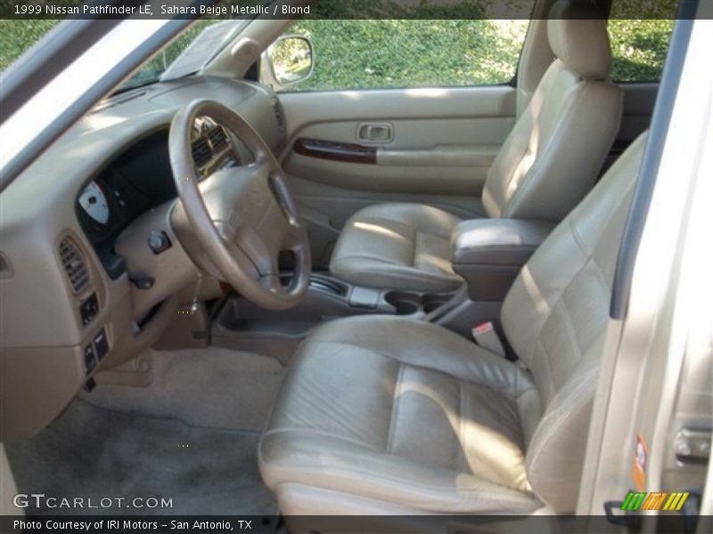 Sahara Beige Metallic / Blond 1999 Nissan Pathfinder LE