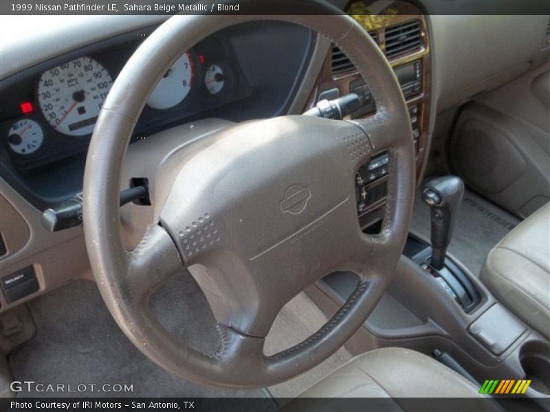 Sahara Beige Metallic / Blond 1999 Nissan Pathfinder LE
