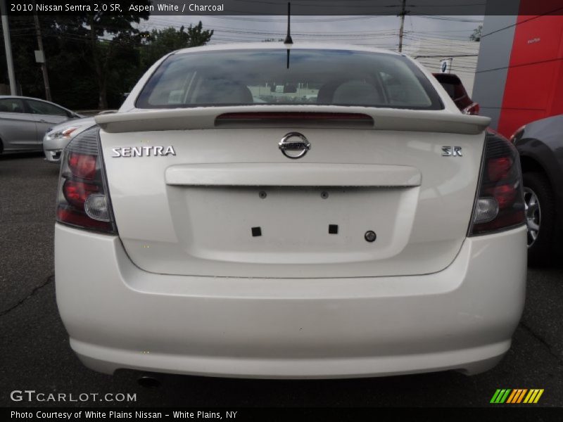 Aspen White / Charcoal 2010 Nissan Sentra 2.0 SR