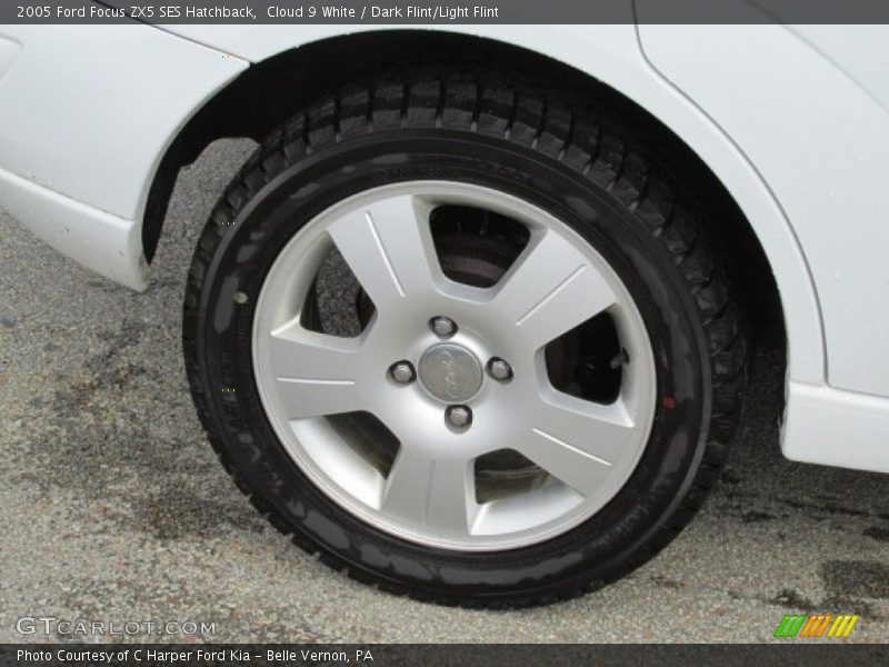 Cloud 9 White / Dark Flint/Light Flint 2005 Ford Focus ZX5 SES Hatchback