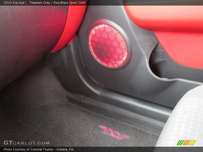 Titanium Gray / Red/Black Sport Cloth 2010 Kia Soul !