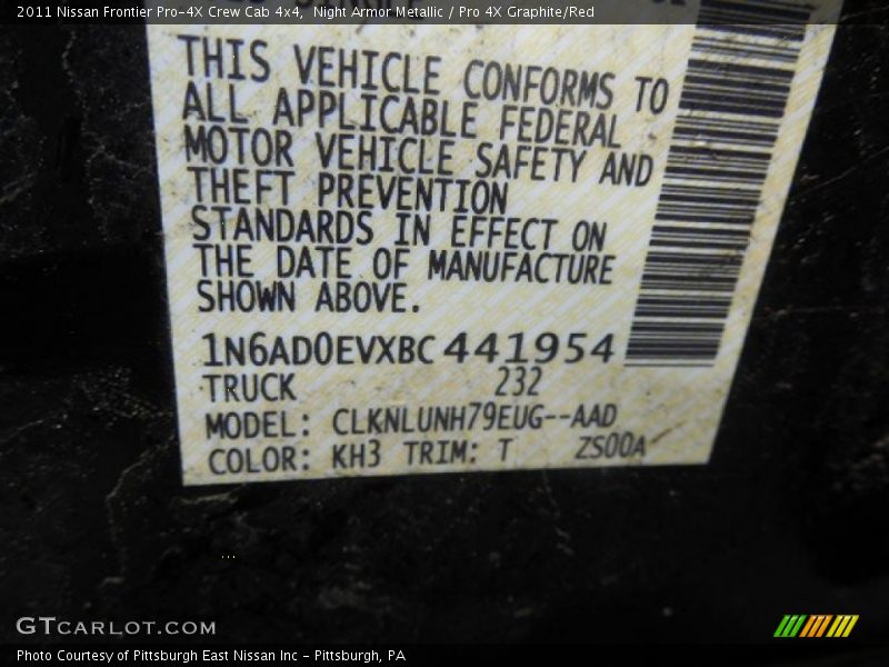 Night Armor Metallic / Pro 4X Graphite/Red 2011 Nissan Frontier Pro-4X Crew Cab 4x4