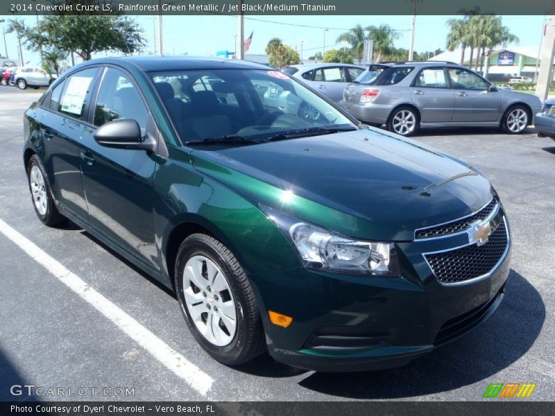 Front 3/4 View of 2014 Cruze LS