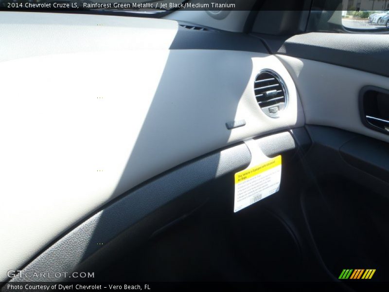 Rainforest Green Metallic / Jet Black/Medium Titanium 2014 Chevrolet Cruze LS