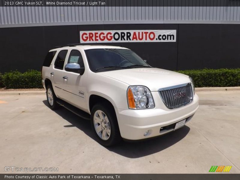 White Diamond Tricoat / Light Tan 2013 GMC Yukon SLT