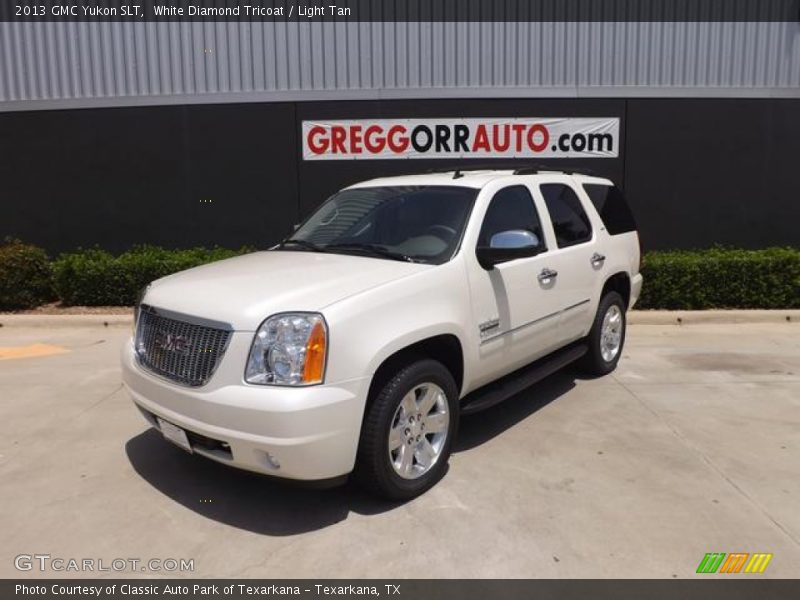 White Diamond Tricoat / Light Tan 2013 GMC Yukon SLT
