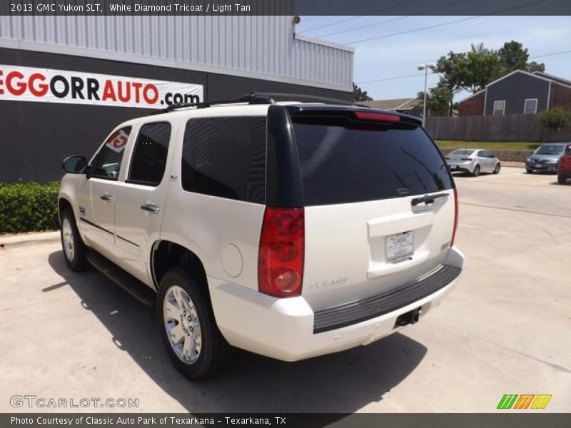 White Diamond Tricoat / Light Tan 2013 GMC Yukon SLT