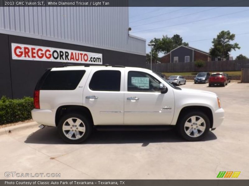 White Diamond Tricoat / Light Tan 2013 GMC Yukon SLT
