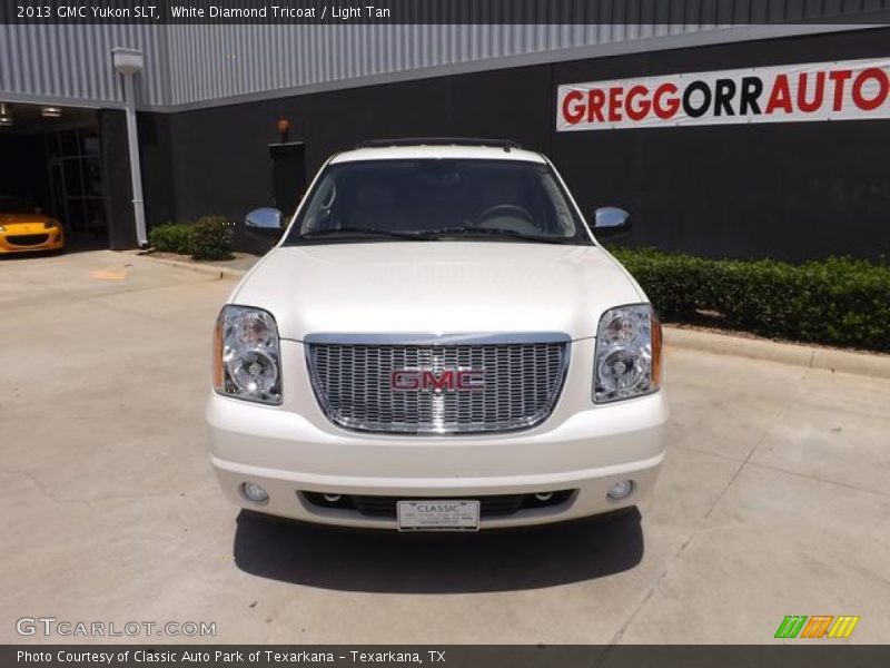 White Diamond Tricoat / Light Tan 2013 GMC Yukon SLT