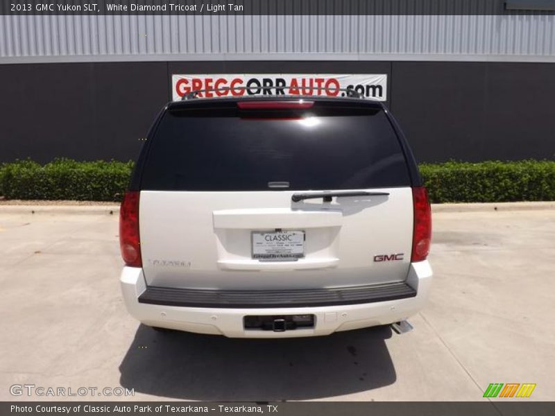 White Diamond Tricoat / Light Tan 2013 GMC Yukon SLT