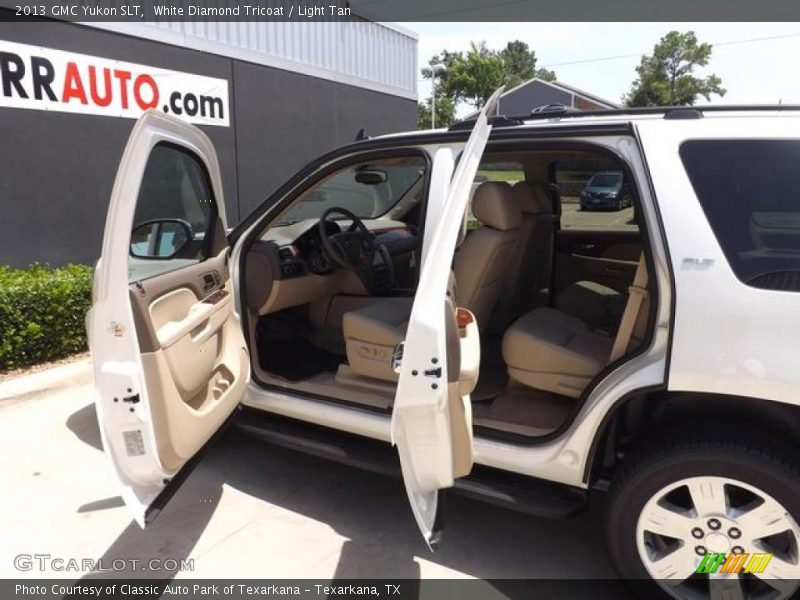 White Diamond Tricoat / Light Tan 2013 GMC Yukon SLT