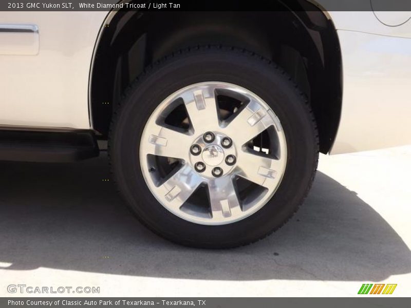 White Diamond Tricoat / Light Tan 2013 GMC Yukon SLT