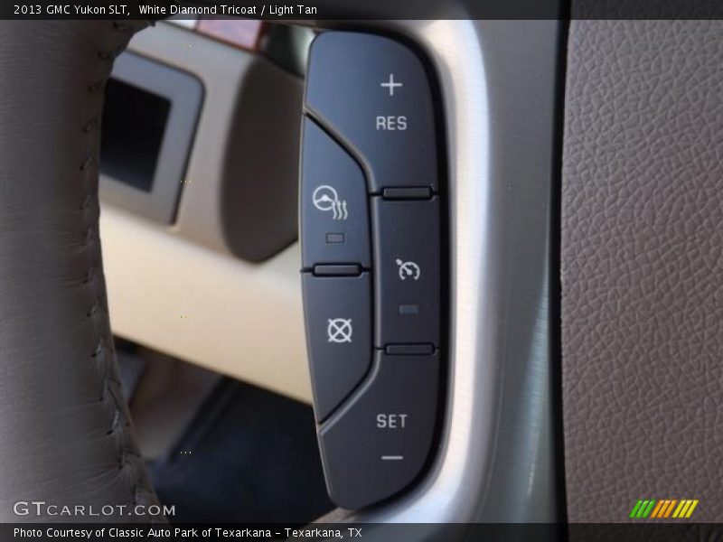 White Diamond Tricoat / Light Tan 2013 GMC Yukon SLT