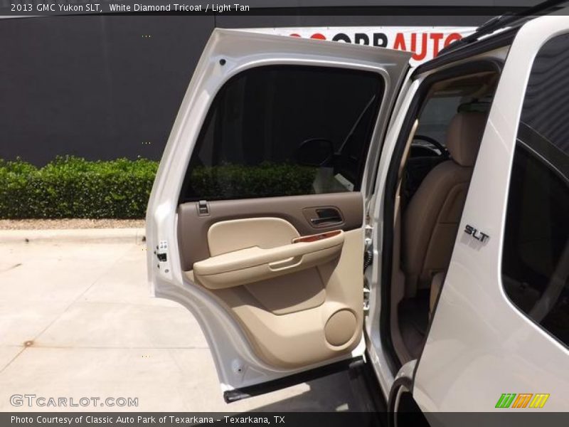 White Diamond Tricoat / Light Tan 2013 GMC Yukon SLT