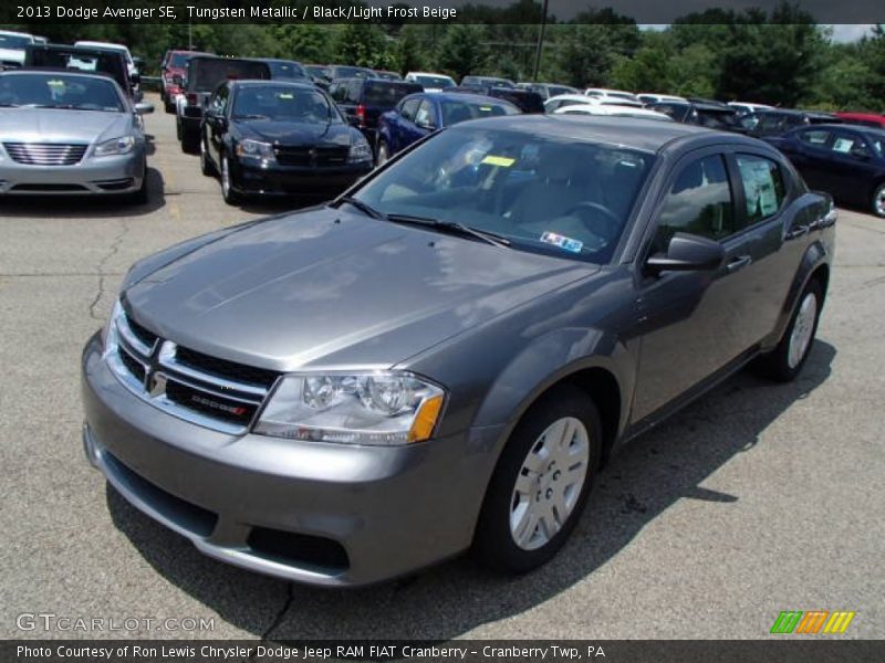 Tungsten Metallic / Black/Light Frost Beige 2013 Dodge Avenger SE