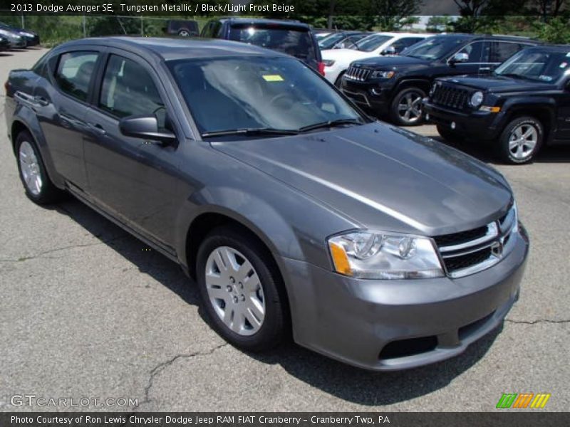 Tungsten Metallic / Black/Light Frost Beige 2013 Dodge Avenger SE