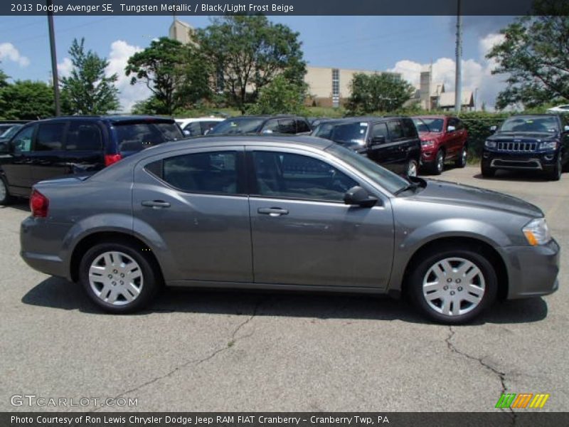 Tungsten Metallic / Black/Light Frost Beige 2013 Dodge Avenger SE