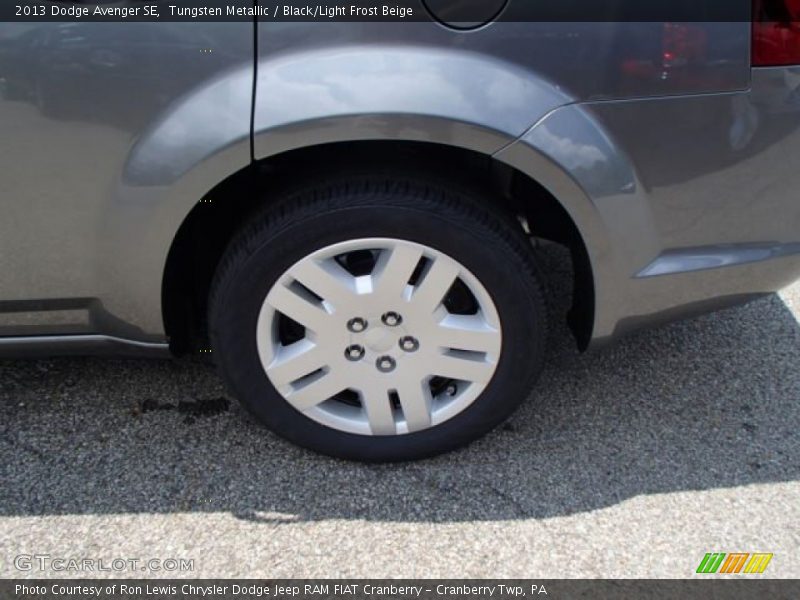 Tungsten Metallic / Black/Light Frost Beige 2013 Dodge Avenger SE
