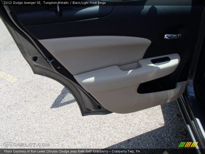 Tungsten Metallic / Black/Light Frost Beige 2013 Dodge Avenger SE