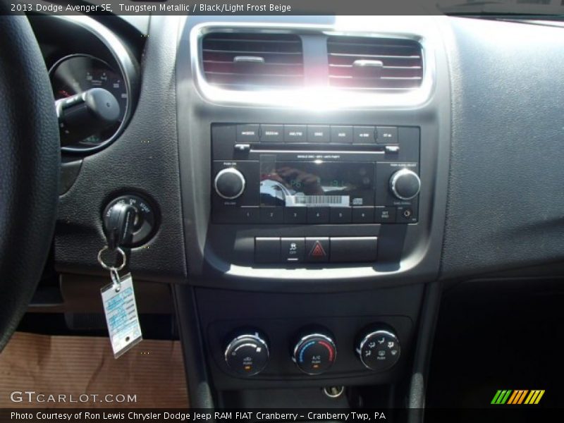 Tungsten Metallic / Black/Light Frost Beige 2013 Dodge Avenger SE