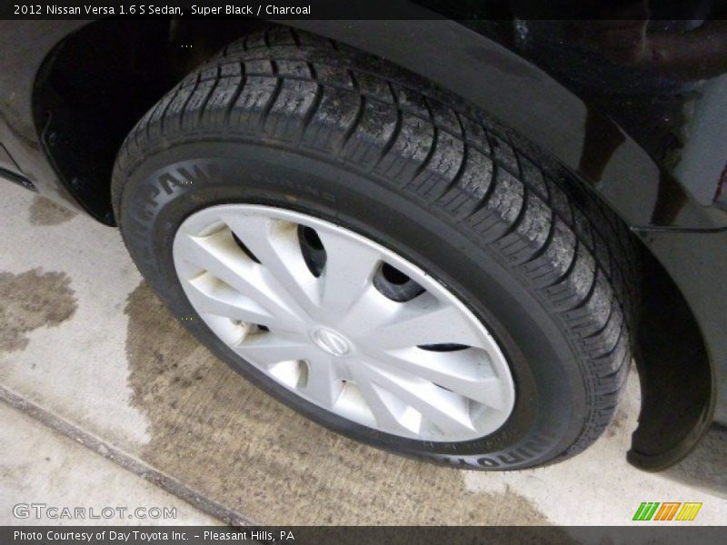 Super Black / Charcoal 2012 Nissan Versa 1.6 S Sedan