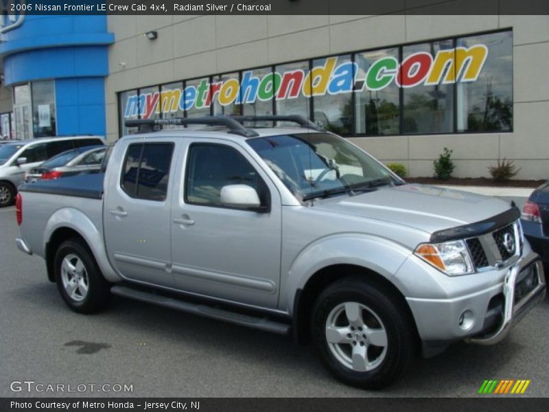 Radiant Silver / Charcoal 2006 Nissan Frontier LE Crew Cab 4x4