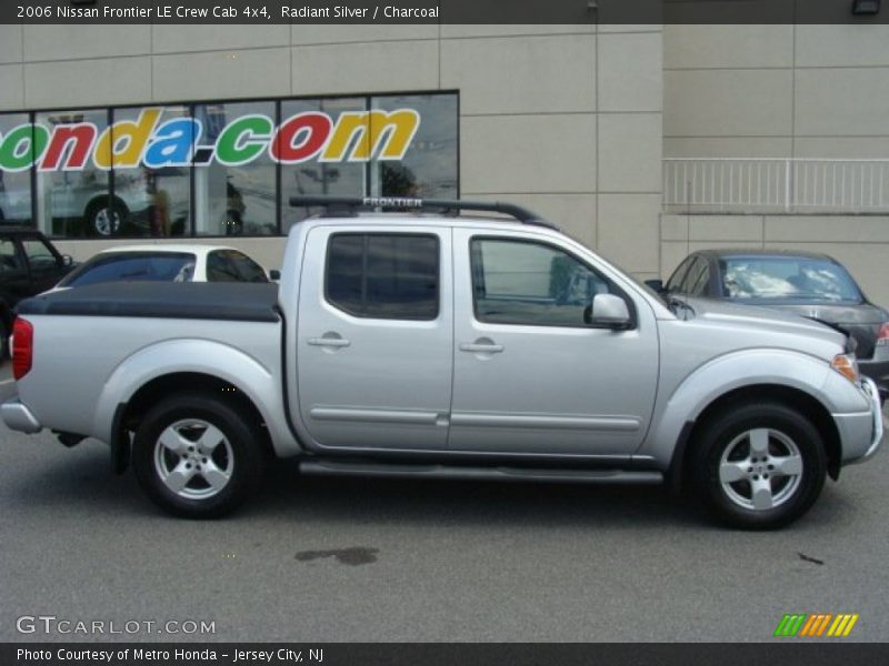 Radiant Silver / Charcoal 2006 Nissan Frontier LE Crew Cab 4x4