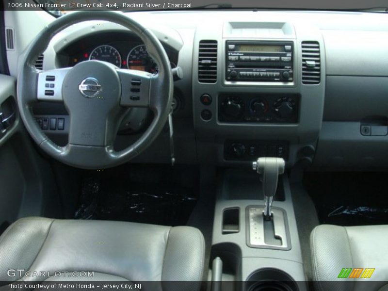 Radiant Silver / Charcoal 2006 Nissan Frontier LE Crew Cab 4x4