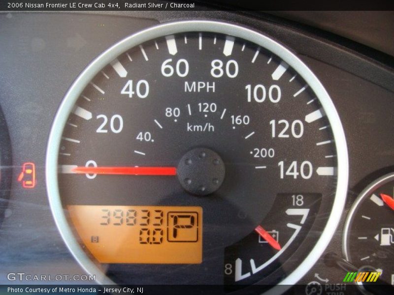 Radiant Silver / Charcoal 2006 Nissan Frontier LE Crew Cab 4x4