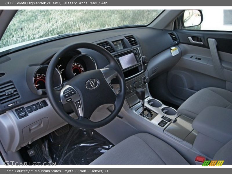 Blizzard White Pearl / Ash 2013 Toyota Highlander V6 4WD