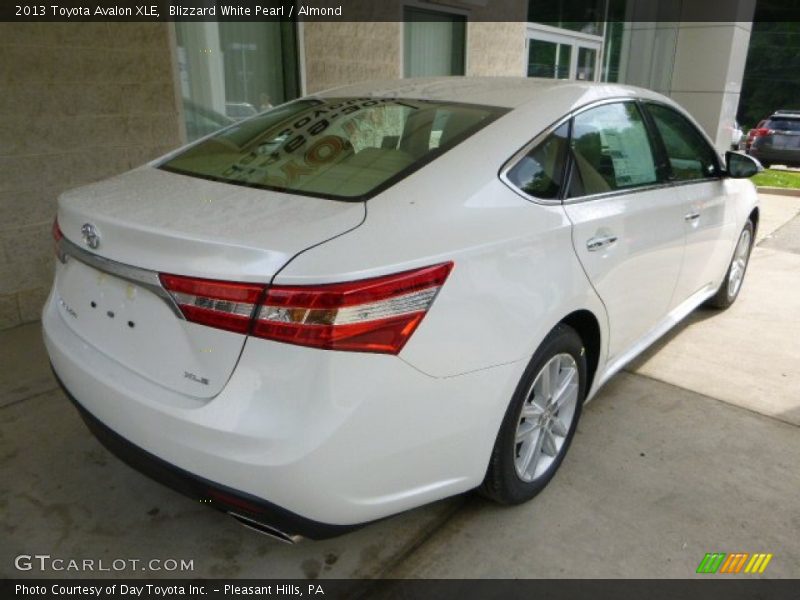 Blizzard White Pearl / Almond 2013 Toyota Avalon XLE