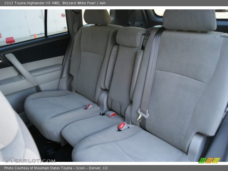 Blizzard White Pearl / Ash 2013 Toyota Highlander V6 4WD