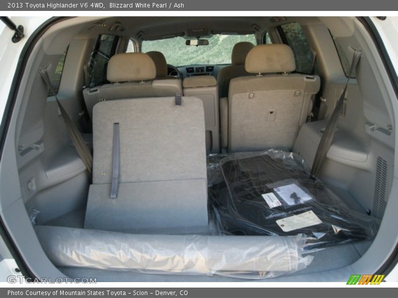 Blizzard White Pearl / Ash 2013 Toyota Highlander V6 4WD