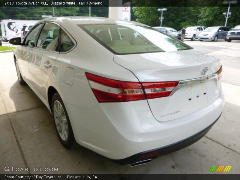 Blizzard White Pearl / Almond 2013 Toyota Avalon XLE