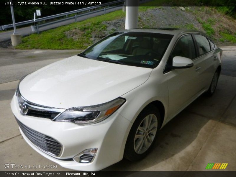 Blizzard White Pearl / Almond 2013 Toyota Avalon XLE