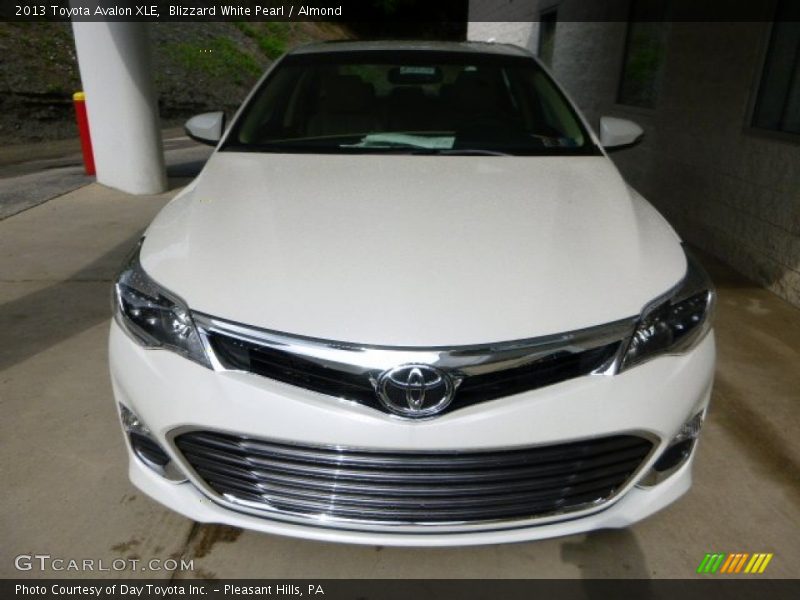 Blizzard White Pearl / Almond 2013 Toyota Avalon XLE