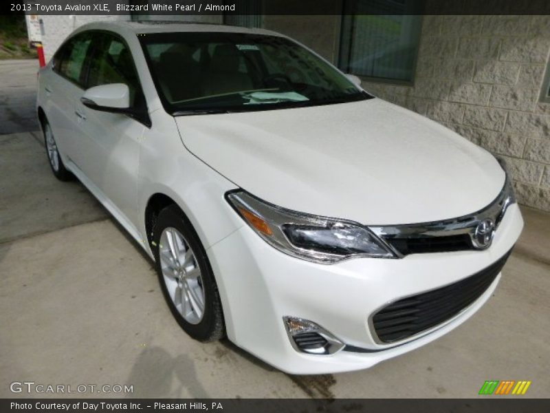 Blizzard White Pearl / Almond 2013 Toyota Avalon XLE
