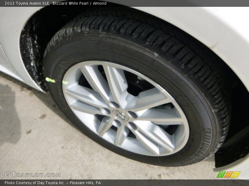 Blizzard White Pearl / Almond 2013 Toyota Avalon XLE