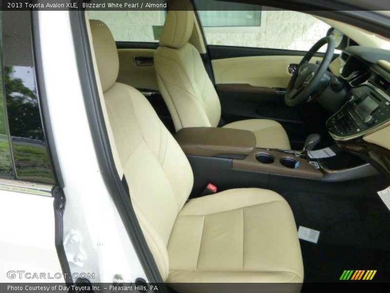 Blizzard White Pearl / Almond 2013 Toyota Avalon XLE