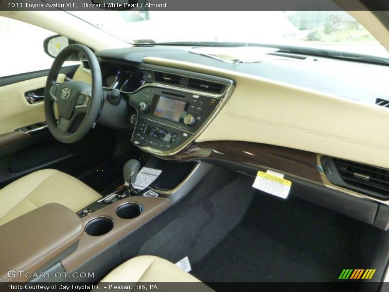 Blizzard White Pearl / Almond 2013 Toyota Avalon XLE