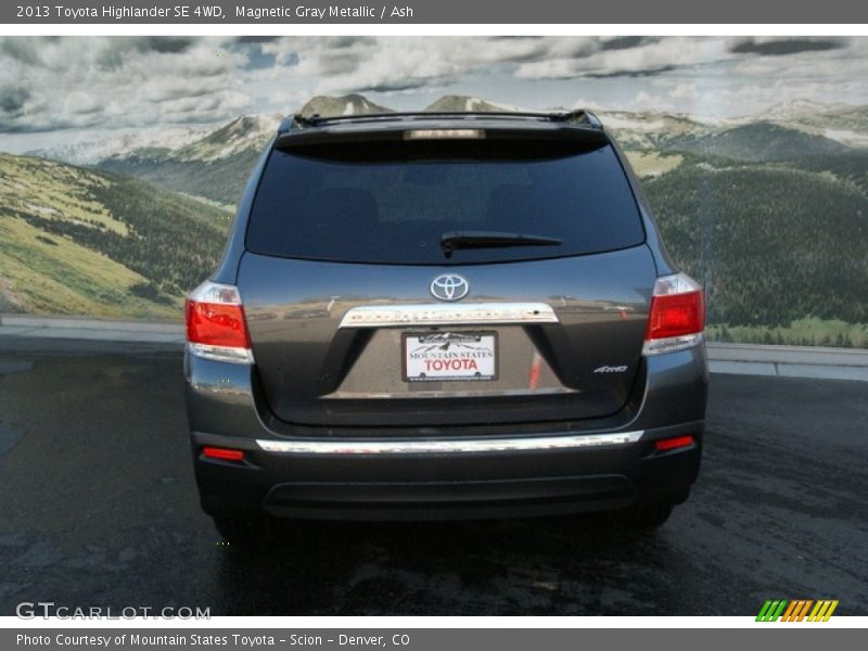Magnetic Gray Metallic / Ash 2013 Toyota Highlander SE 4WD