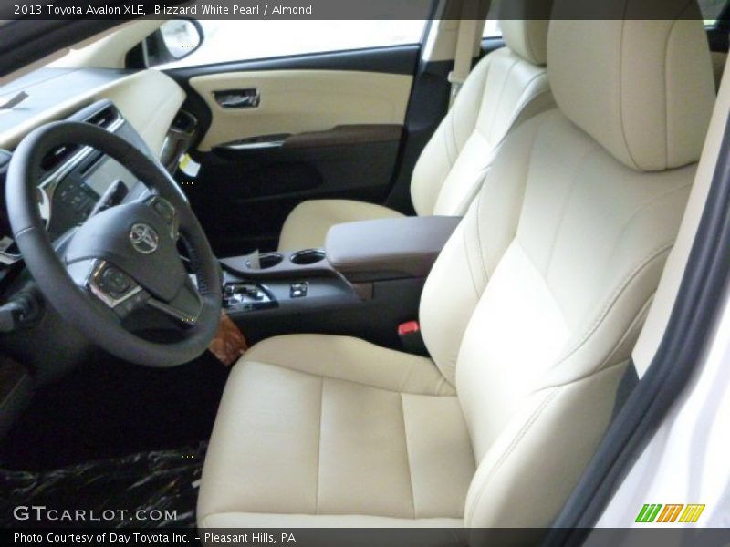 Blizzard White Pearl / Almond 2013 Toyota Avalon XLE